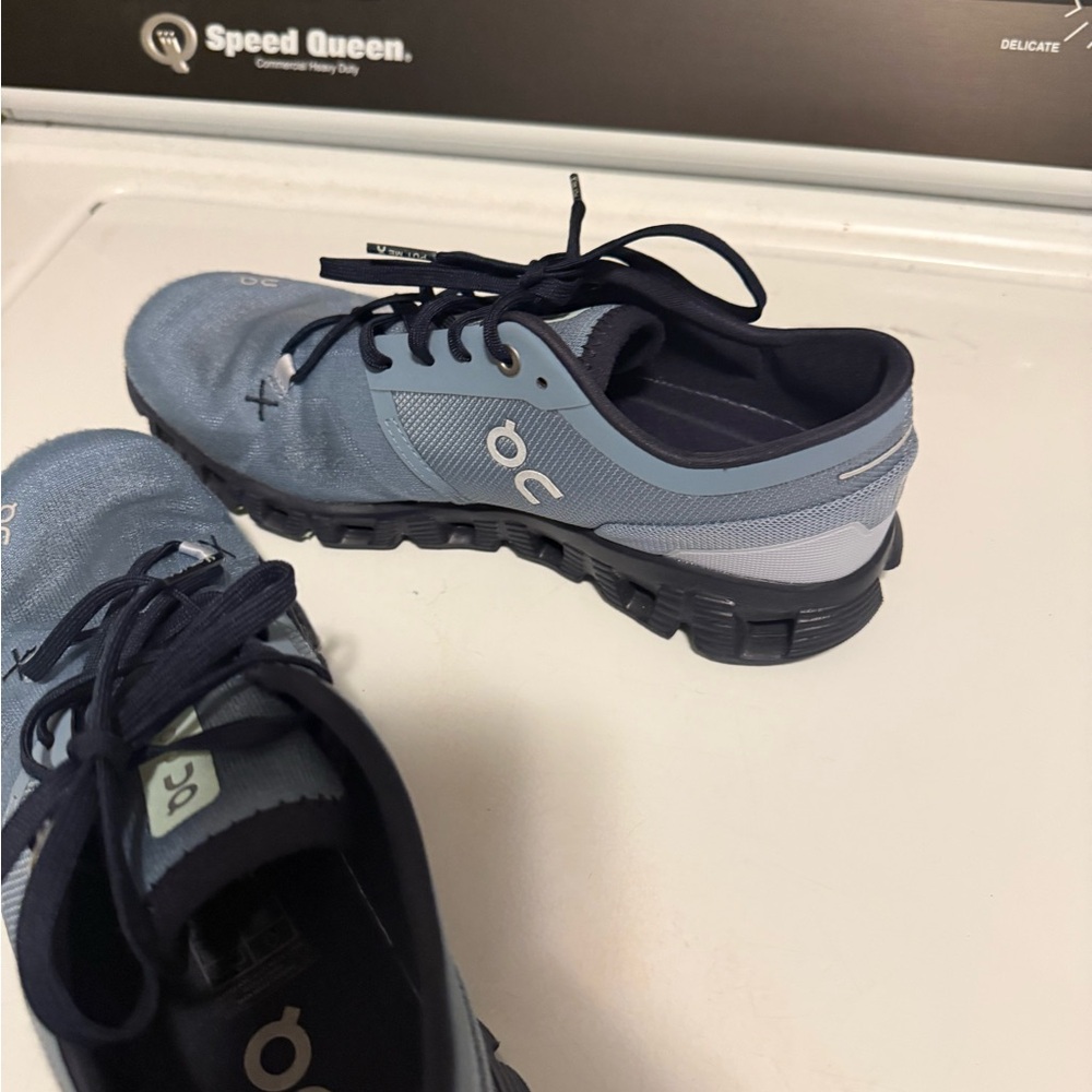 on sneakers - Picture 3 of 7